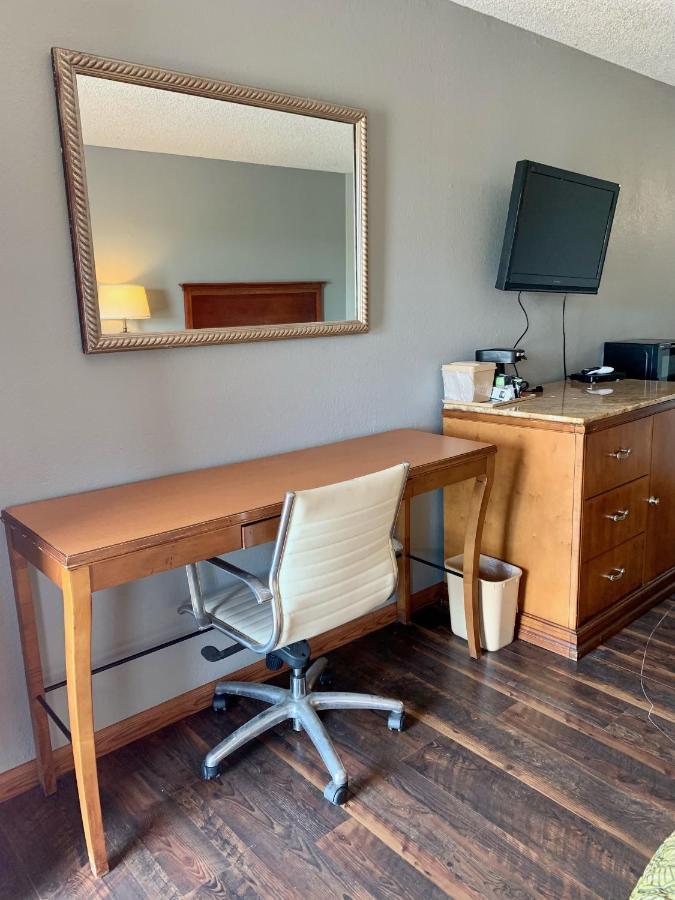 Hiway Inn Express Elk City Eksteriør bilde